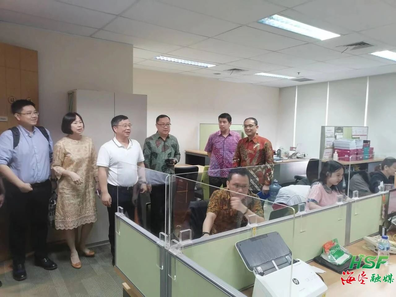 包洪文一行到KM公司調研。 包洪文一行到KM公司調研。